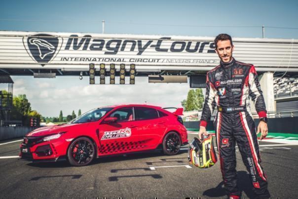 WTCR-Fahrer Esteban Guerrieri hat mit einem Honda Civic Type R in Magny-Cours einen neuen Rundenrekord für Serienfahrzeuge mit Frontantrieb aufgestellt.  Foto: Auto-Medienportal.Net/Honda